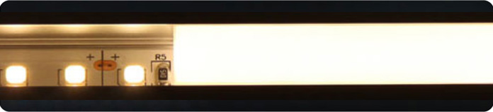 Installation de bandes lumineuses à led 5050 avec profil en aluminium