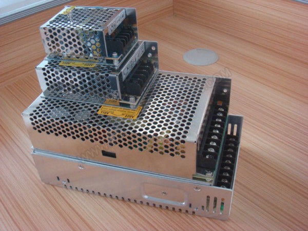 fuente de alimentación de aluminio 1 600x450 - Guía de aplicación de luces de tira LED