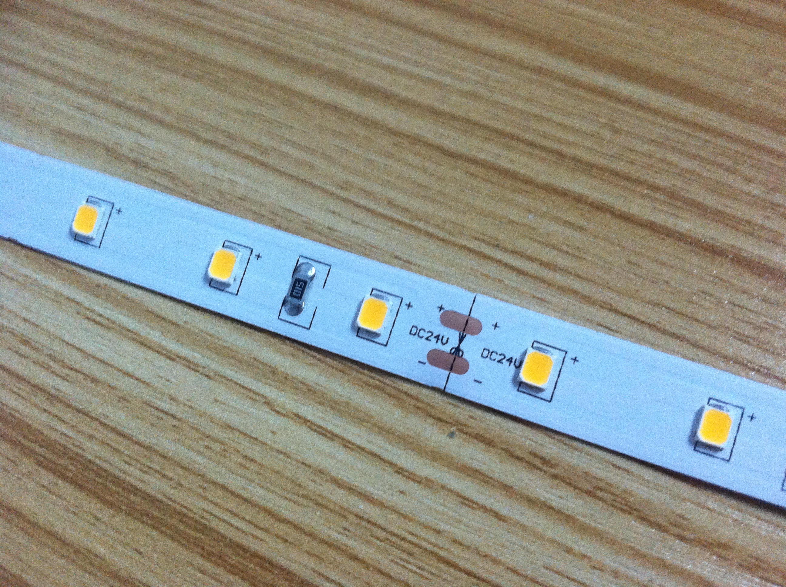 24볼트 LED 스트립 - 유연한 LED 스트립