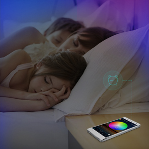 يمكن التحكم في مجموعة مصابيح الشريط الذكية 5050 RGB Dream Color LED من خلال تطبيق الهاتف الموسيقى Alexa Google home أو 40keys Remote 3 - أضواء شريط LED قابلة للعنونة